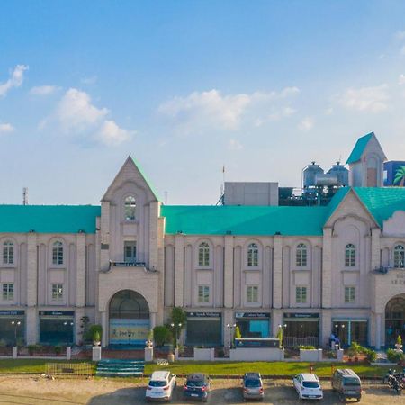 城堡酒店 Rudrapur 外观 照片