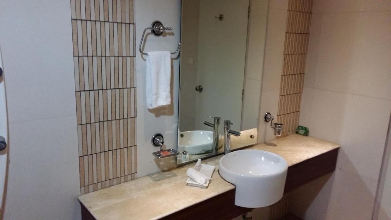 城堡酒店 Rudrapur 外观 照片