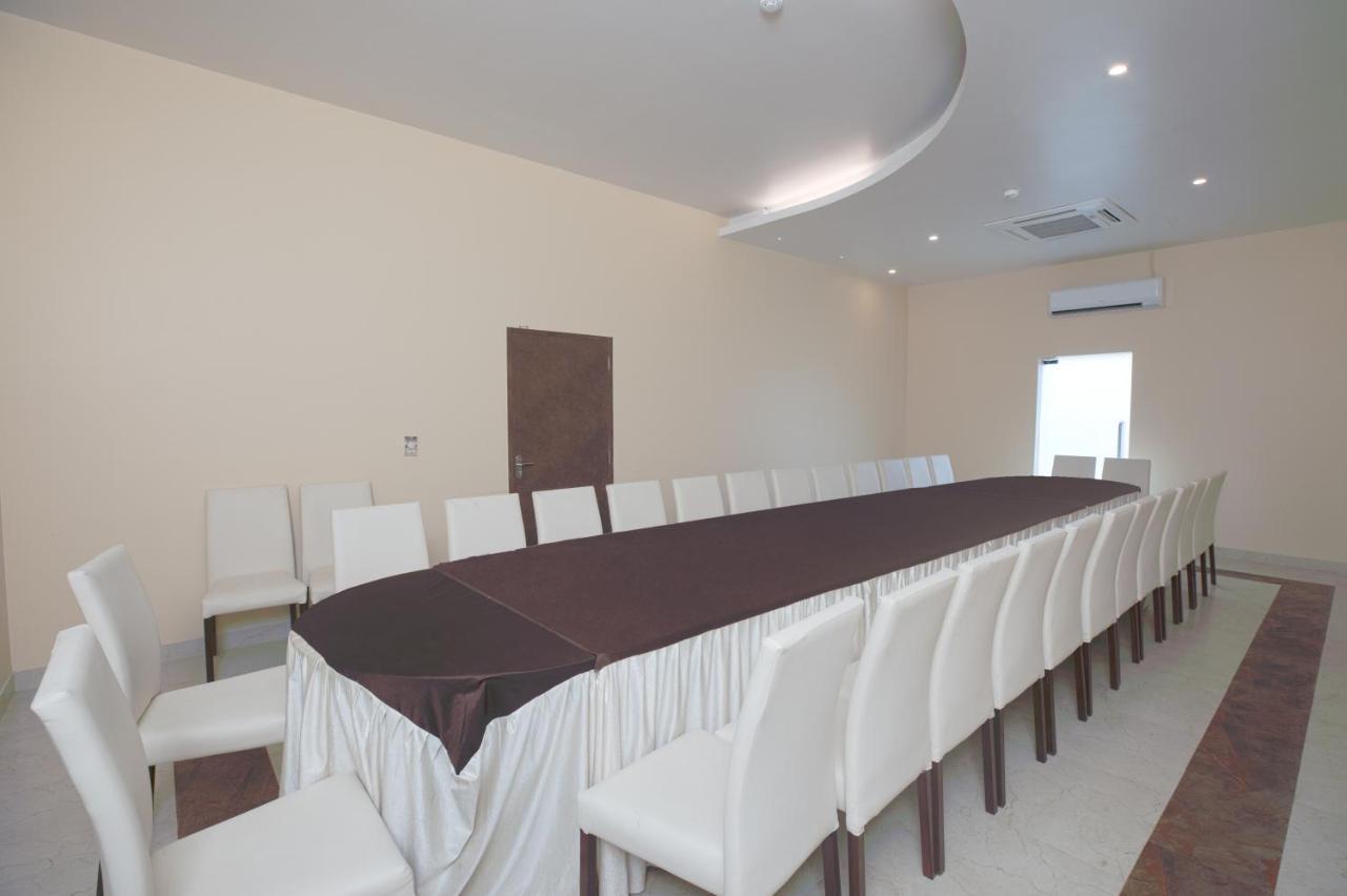 城堡酒店 Rudrapur 外观 照片