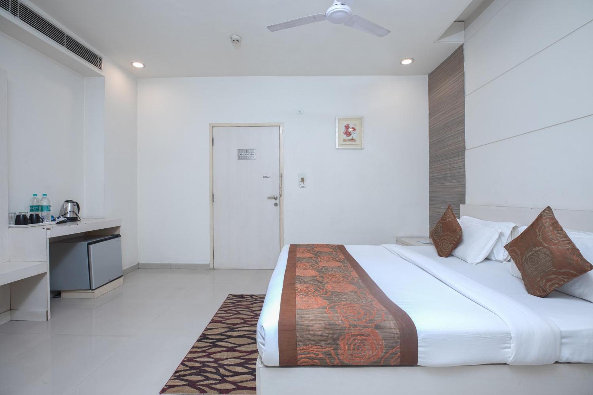 城堡酒店 Rudrapur 外观 照片