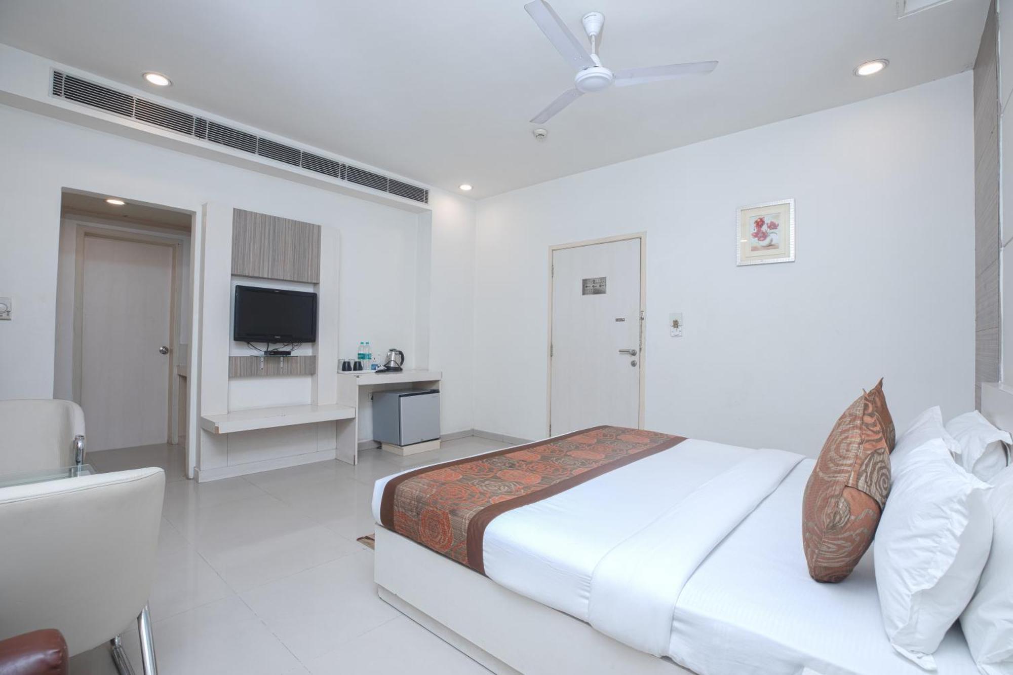 城堡酒店 Rudrapur 外观 照片