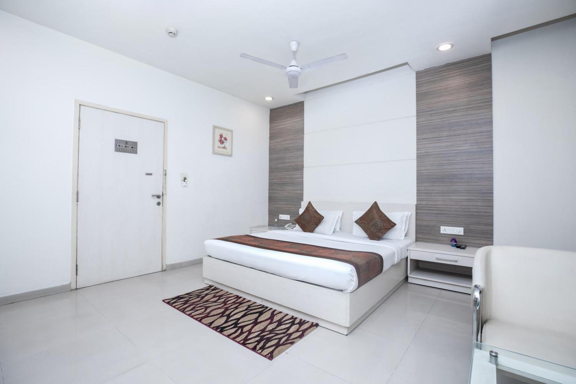 城堡酒店 Rudrapur 外观 照片